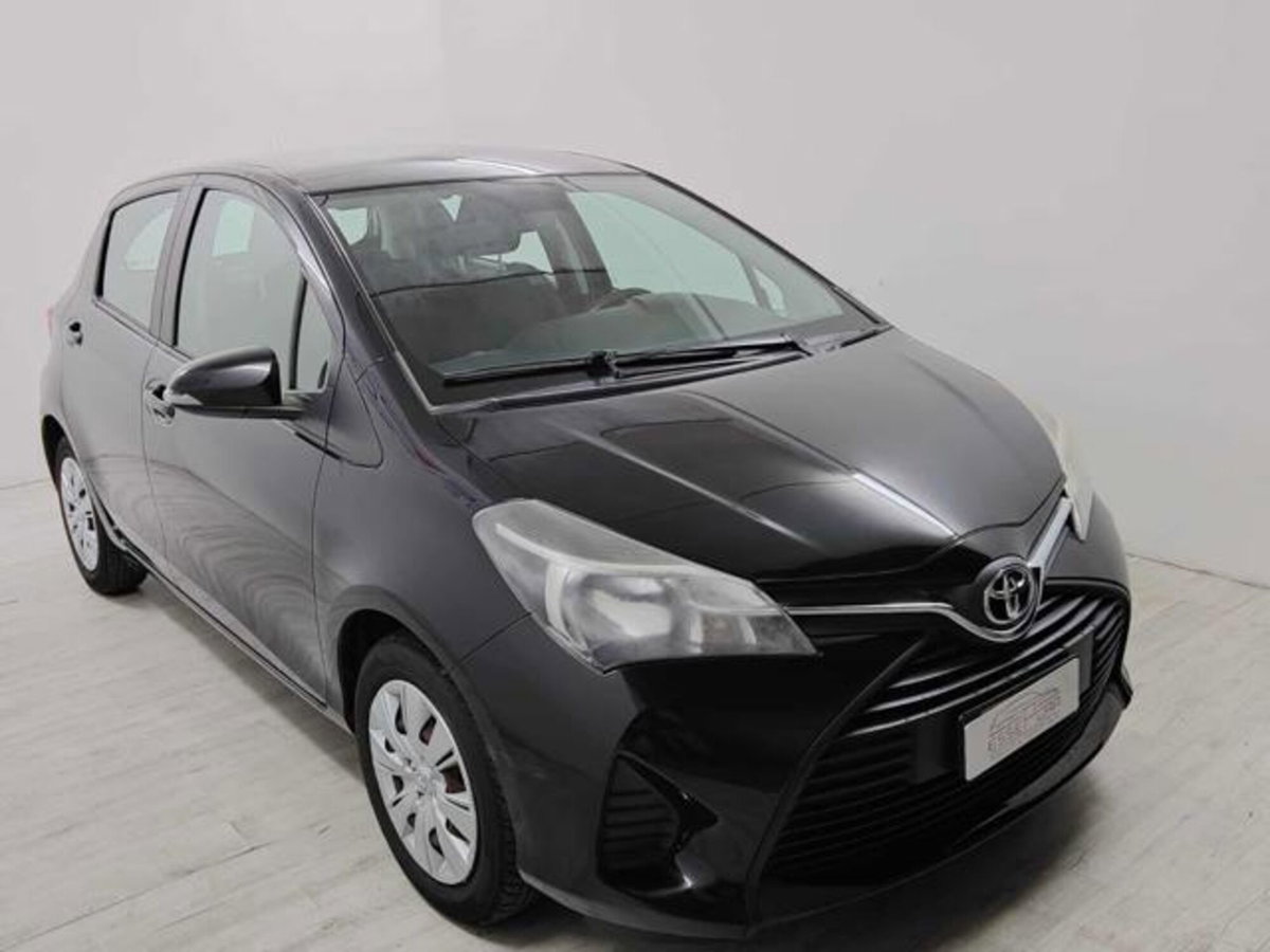 Toyota Yaris 1.0 5 porte Active (2)