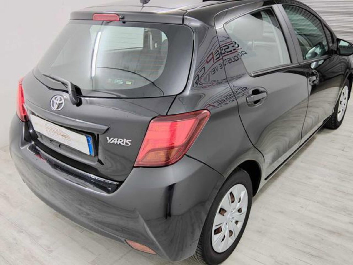 Toyota Yaris 1.0 5 porte Active (3)