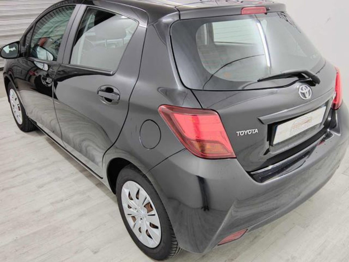 Toyota Yaris 1.0 5 porte Active (4)