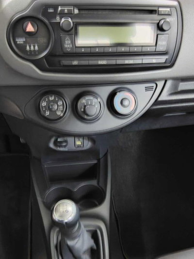 Toyota Yaris 1.0 5 porte Active (5)