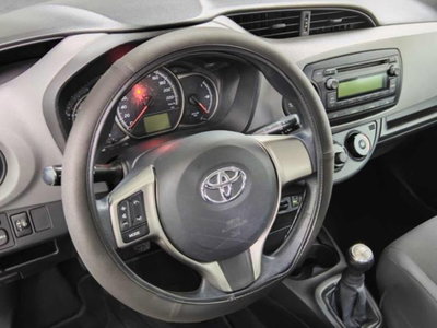 Toyota Yaris 1.0 5 porte Active (6)