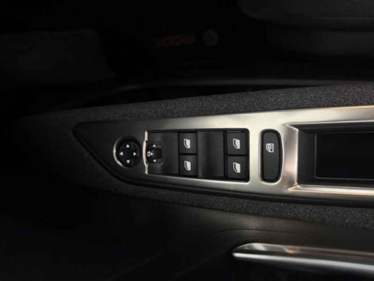 Peugeot 3008 PureTech Turbo 130 S&S Allure Pack (4)