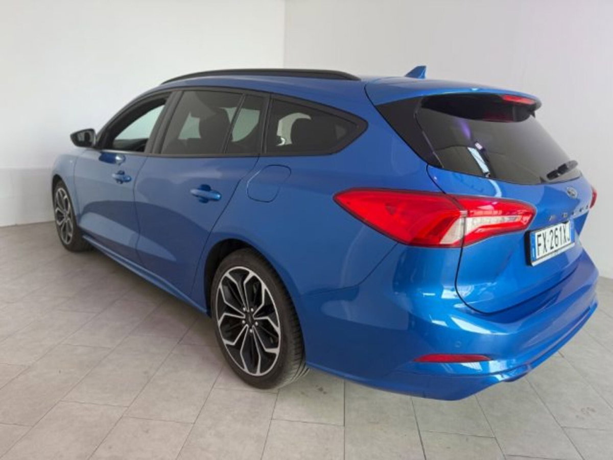 Ford Focus Station Wagon 1.0 EcoBoost 125 CV automatico SW ST-Line (10)