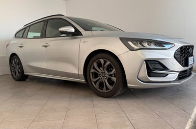 Ford Focus Station Wagon 1.0 EcoBoost Hybrid 155 CV SW ST-Line (2)