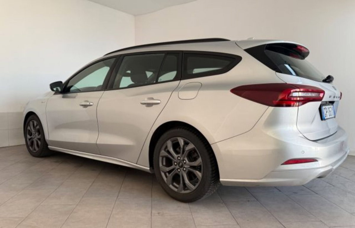 Ford Focus Station Wagon 1.0 EcoBoost Hybrid 155 CV SW ST-Line (4)