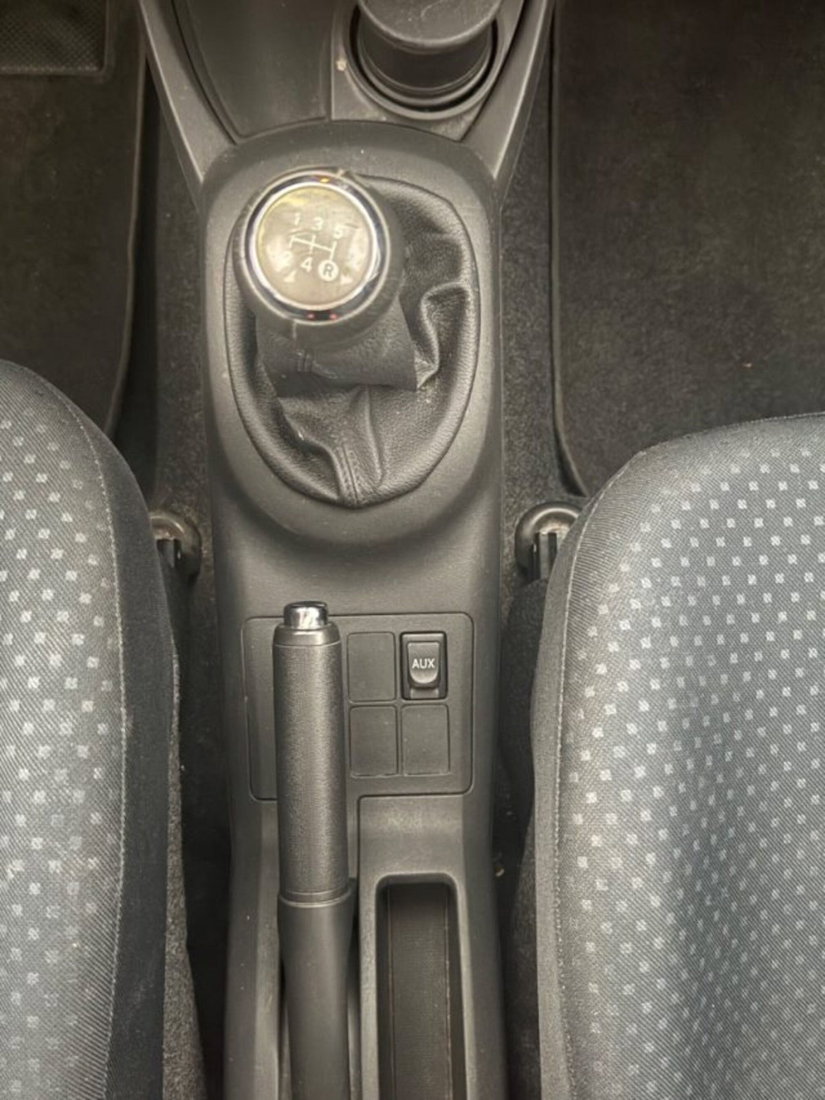 Toyota Yaris 1.0 5 porte Sol (14)