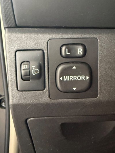 Toyota Yaris 1.0 5 porte Sol (16)
