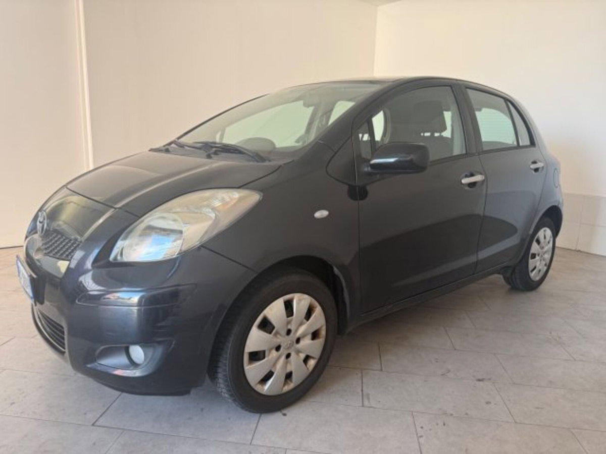 Toyota Yaris 1.0 5 porte Sol (3)
