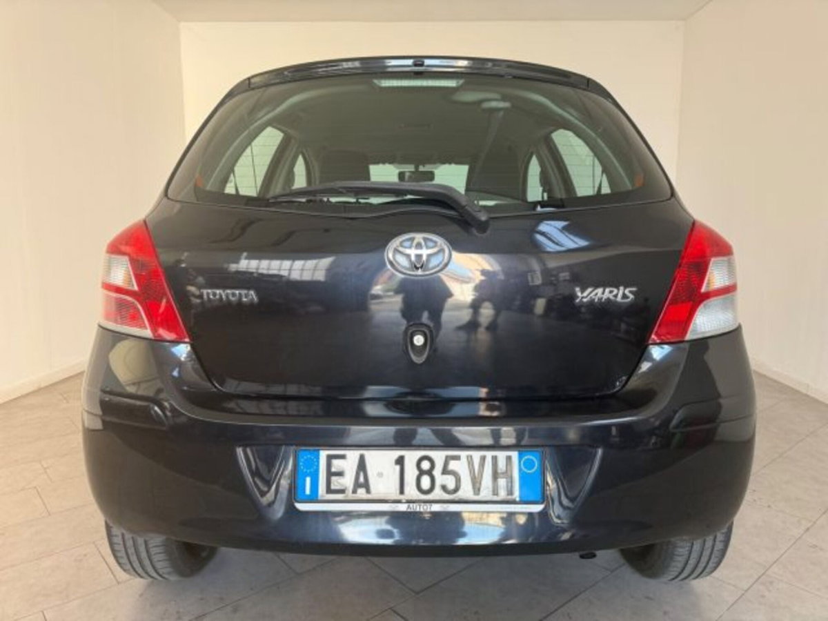 Toyota Yaris 1.0 5 porte Sol (6)