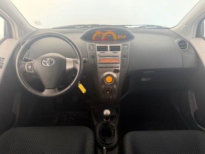 Toyota Yaris 1.0 5 porte Sol (9)