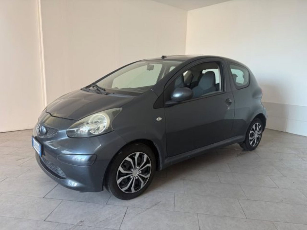 Toyota Aygo 1.0 12V VVT-i 3 porte Sol (2)
