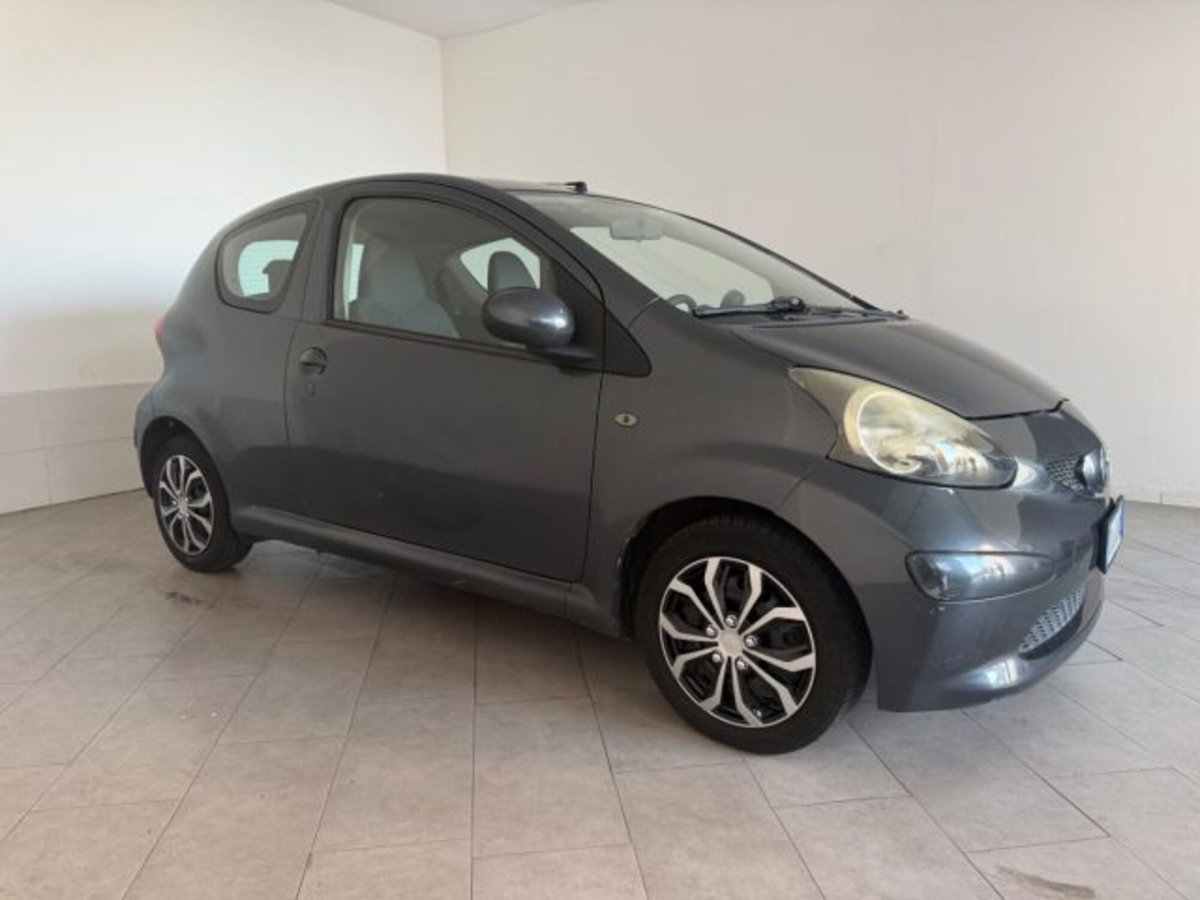 Toyota Aygo 1.0 12V VVT-i 3 porte Sol (3)