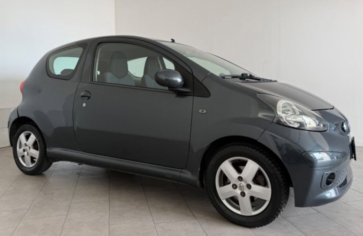 Toyota Aygo 1.0 12V VVT-i 3 porte Sol (2)