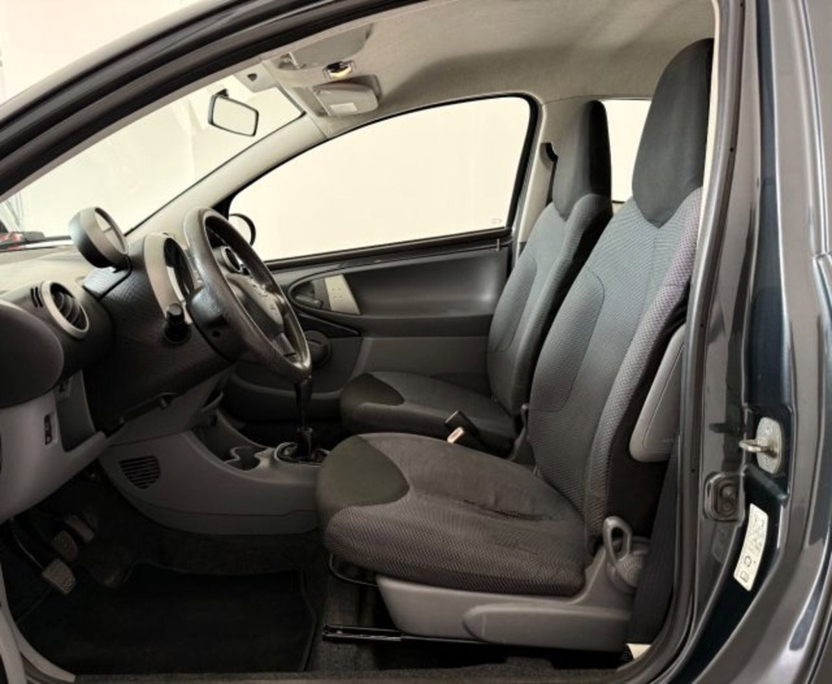 Toyota Aygo 1.0 12V VVT-i 3 porte Sol (9)
