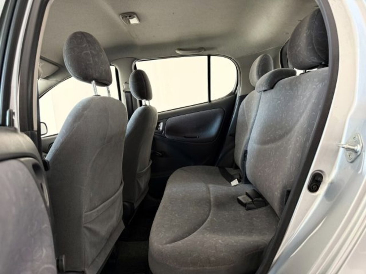 Toyota Yaris 16V cat 5 porte Sol (10)