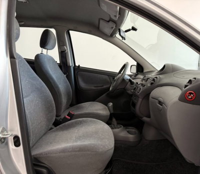 Toyota Yaris 16V cat 5 porte Sol (11)