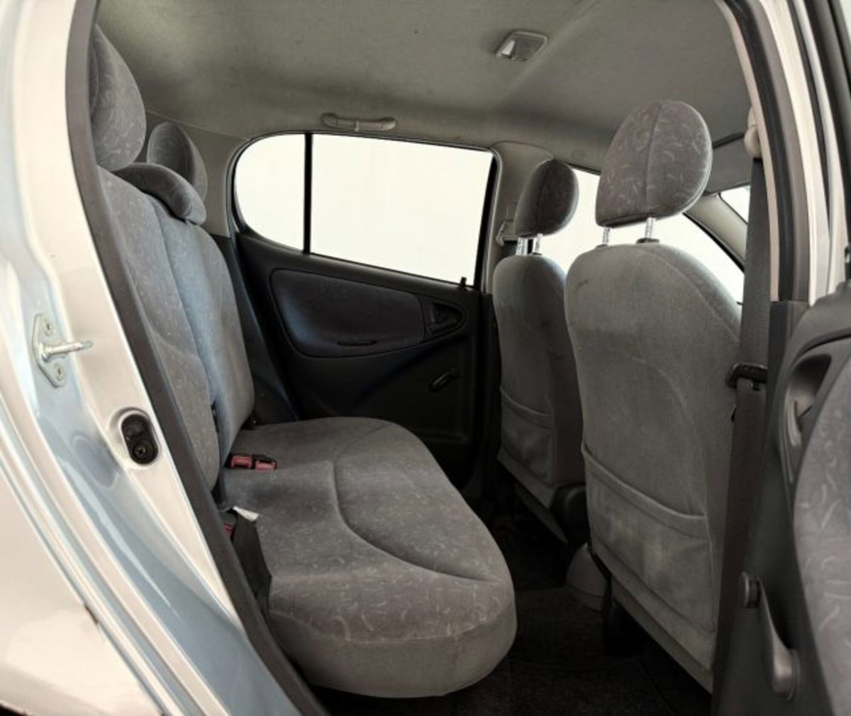 Toyota Yaris 16V cat 5 porte Sol (12)