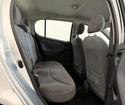 Toyota Yaris 16V cat 5 porte Sol (12)