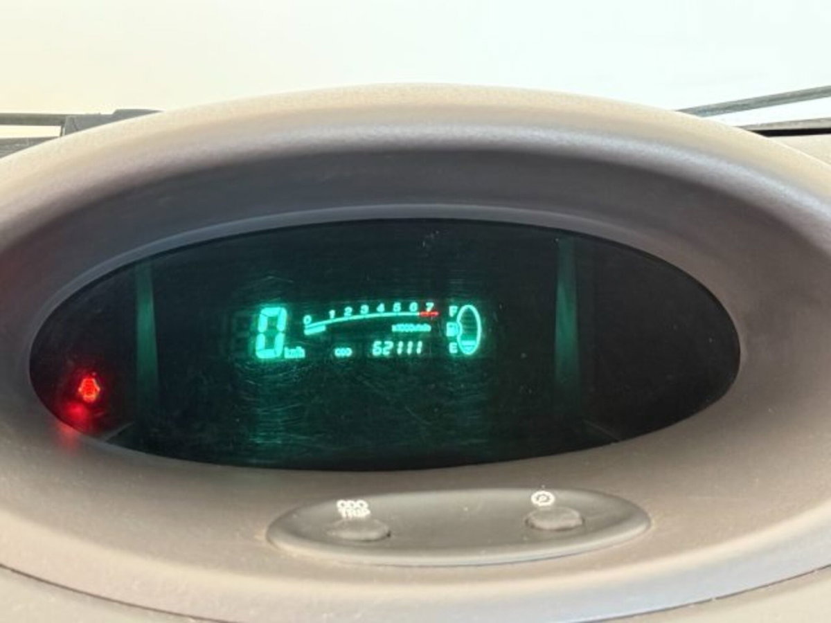 Toyota Yaris 16V cat 5 porte Sol (15)