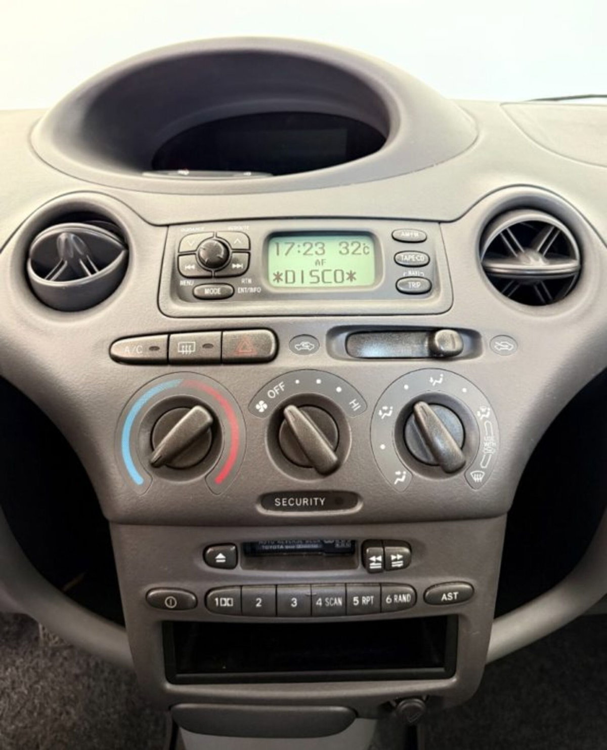 Toyota Yaris 16V cat 5 porte Sol (16)