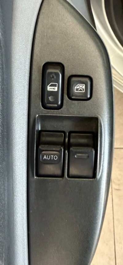 Toyota Yaris 16V cat 5 porte Sol (18)