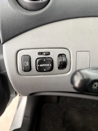 Toyota Yaris 16V cat 5 porte Sol (19)