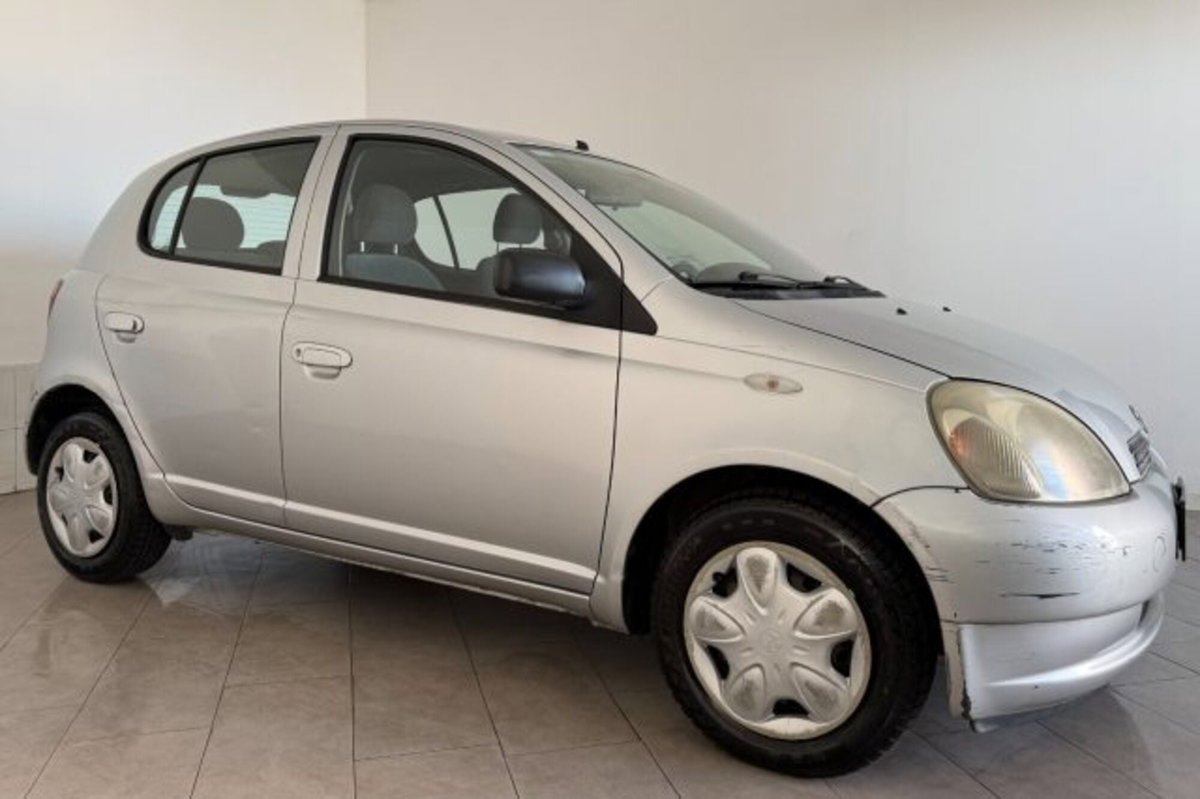 Toyota Yaris 16V cat 5 porte Sol (2)