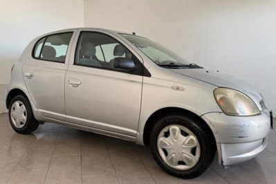 Toyota Yaris 16V cat 5 porte Sol (2)