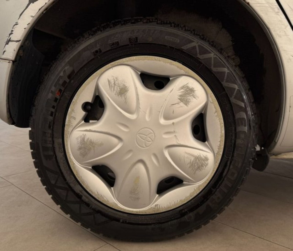 Toyota Yaris 16V cat 5 porte Sol (8)
