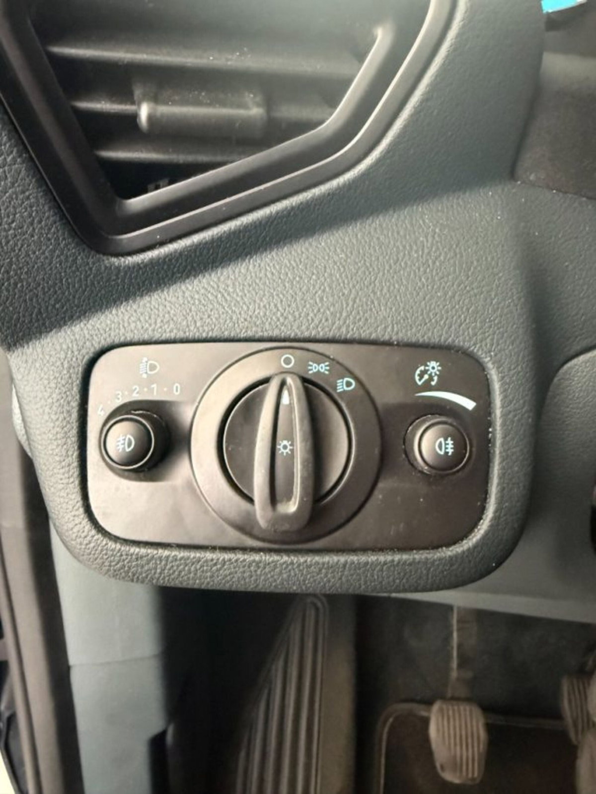 Ford C-Max 1.6 120CV GPL Titanium (20)