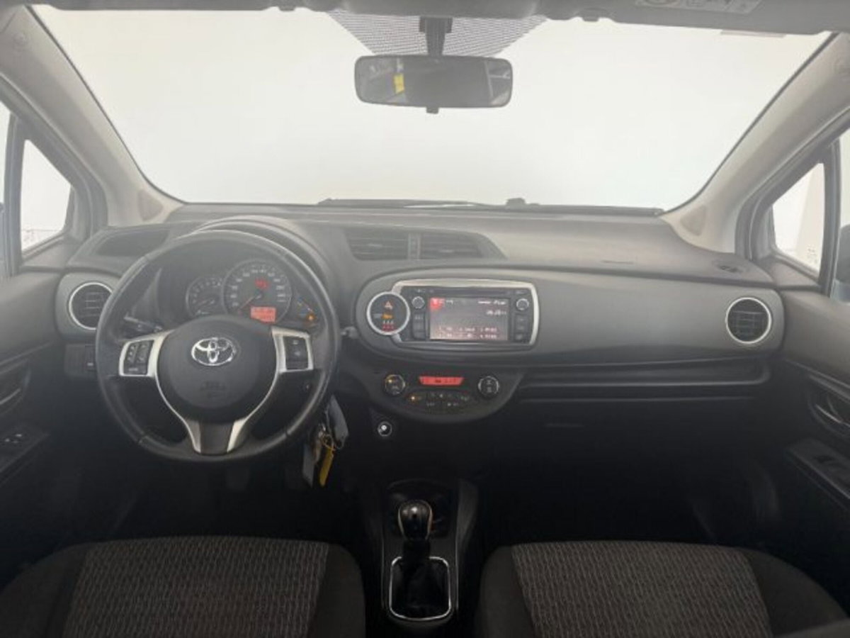 Toyota Yaris 1.0 5 porte Trend (10)
