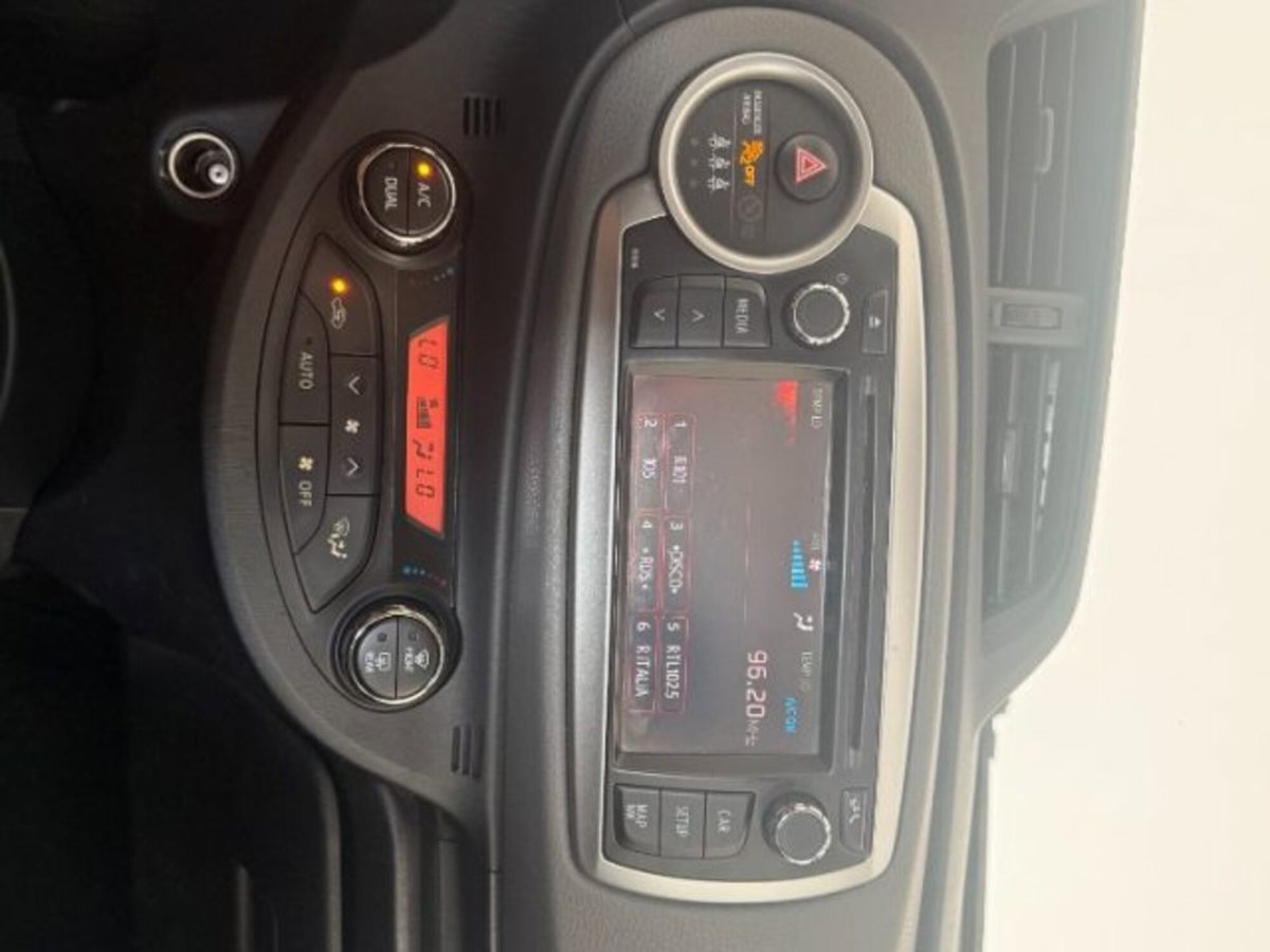 Toyota Yaris 1.0 5 porte Trend (11)