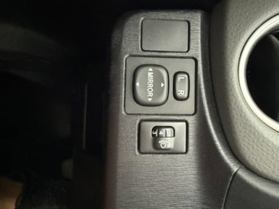 Toyota Yaris 1.0 5 porte Trend (13)