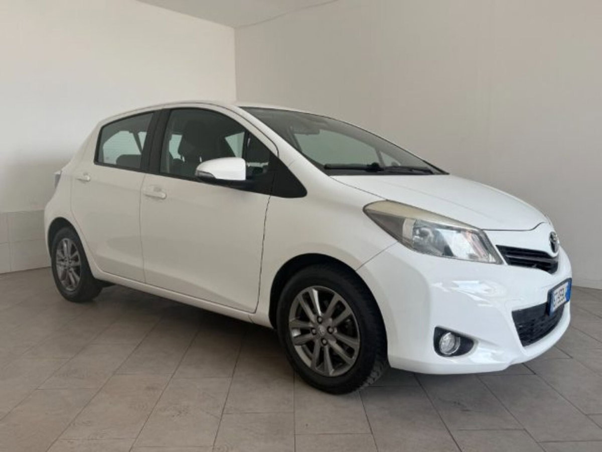Toyota Yaris 1.0 5 porte Trend (3)