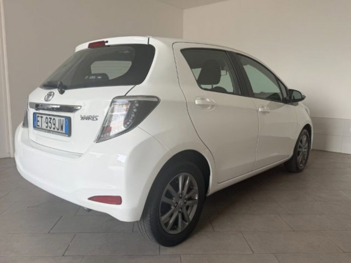 Toyota Yaris 1.0 5 porte Trend (4)