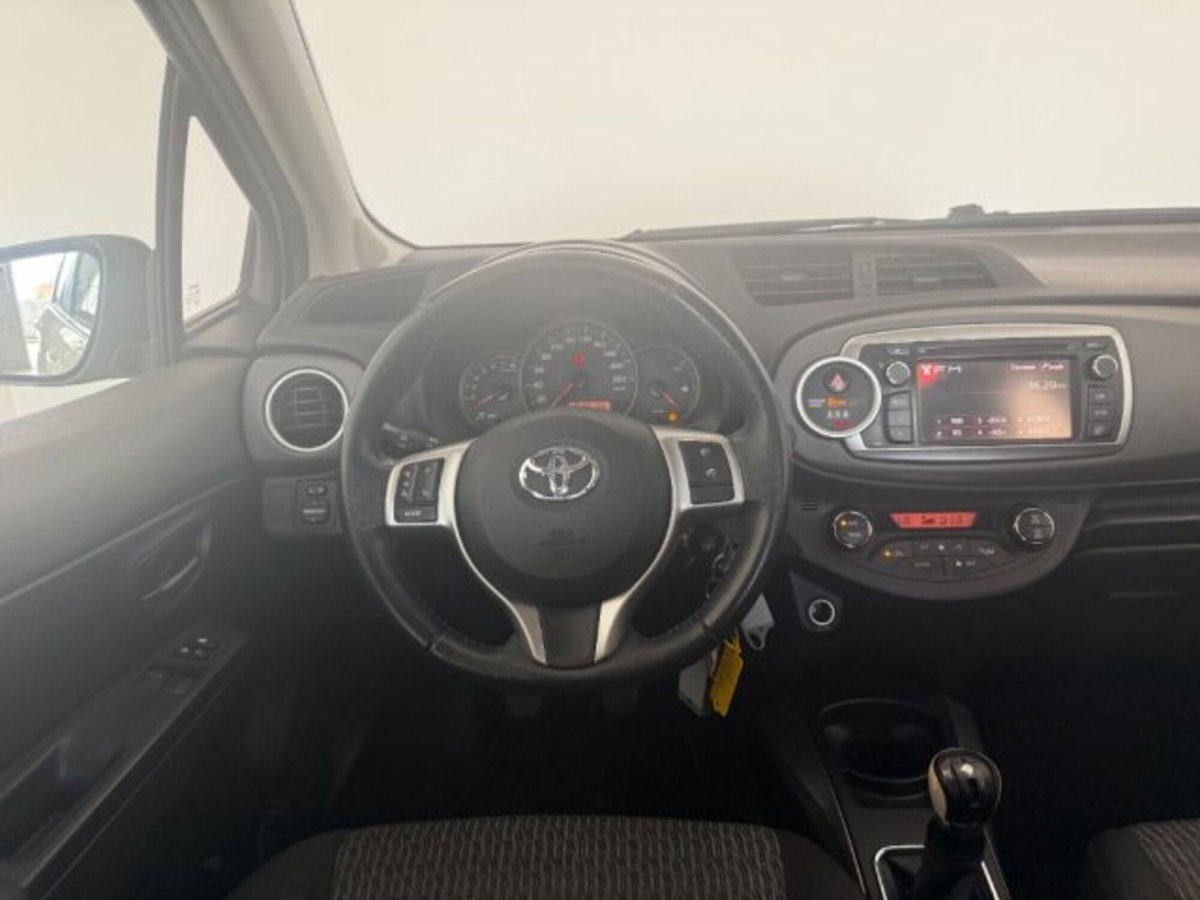 Toyota Yaris 1.0 5 porte Trend (8)