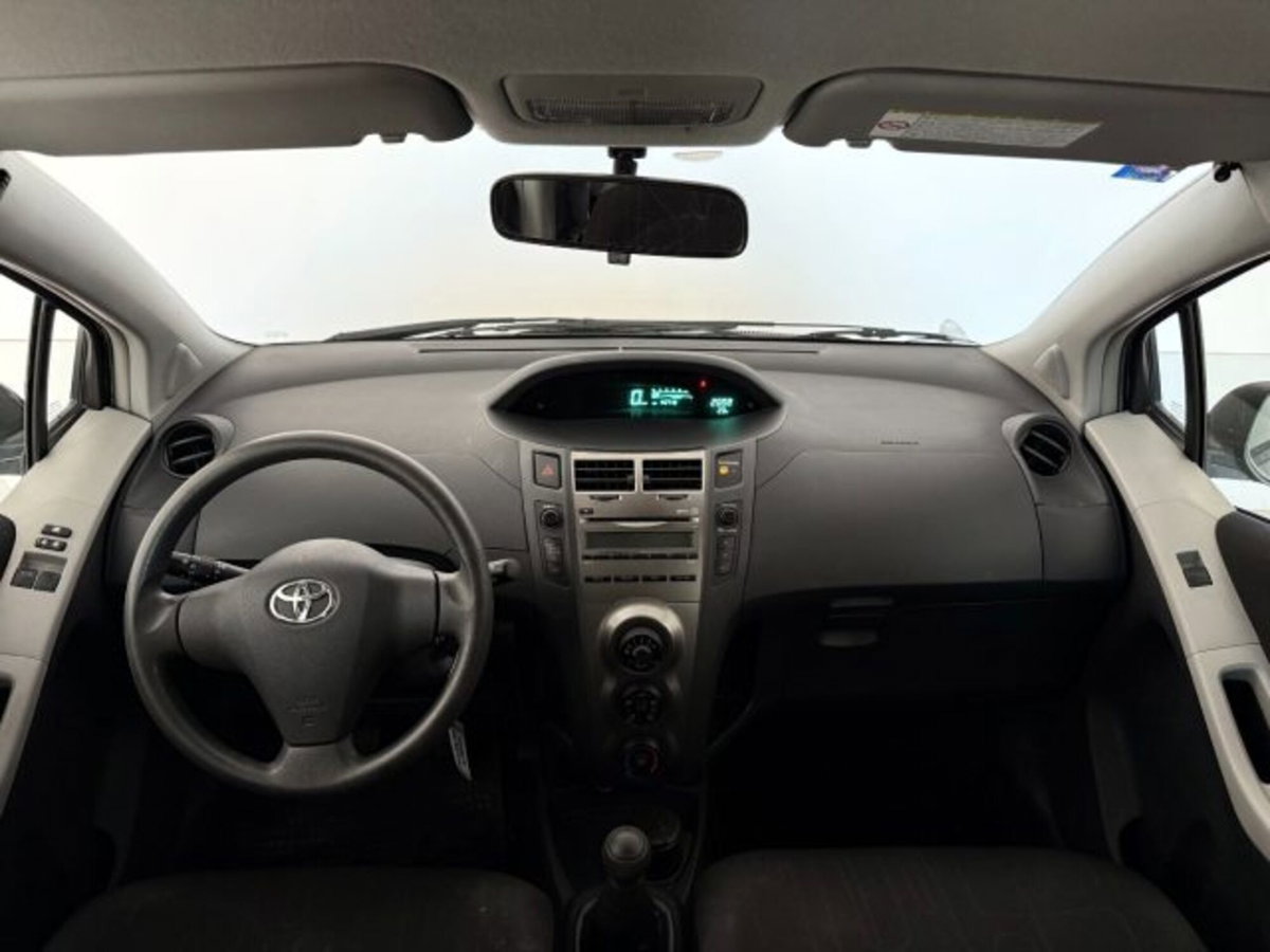 Toyota Yaris 1.0 5 porte Luxury pack (13)