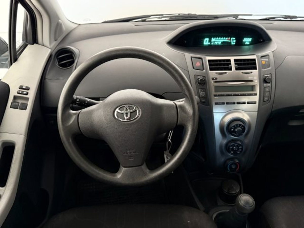 Toyota Yaris 1.0 5 porte Luxury pack (14)