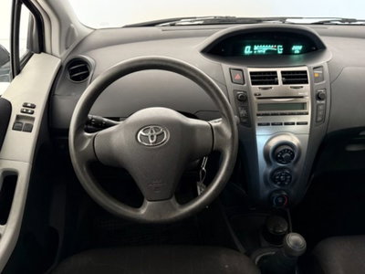 Toyota Yaris 1.0 5 porte Luxury pack (14)
