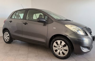 Toyota Yaris 1.0 5 porte Luxury pack (2)