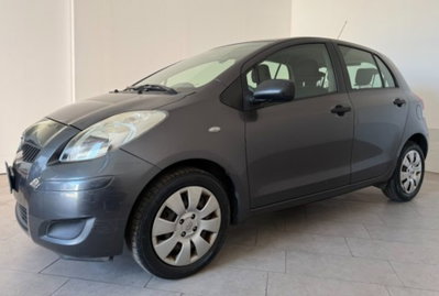 Toyota Yaris 1.0 5 porte Luxury pack (3)