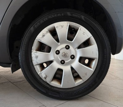 Toyota Yaris 1.0 5 porte Luxury pack (8)
