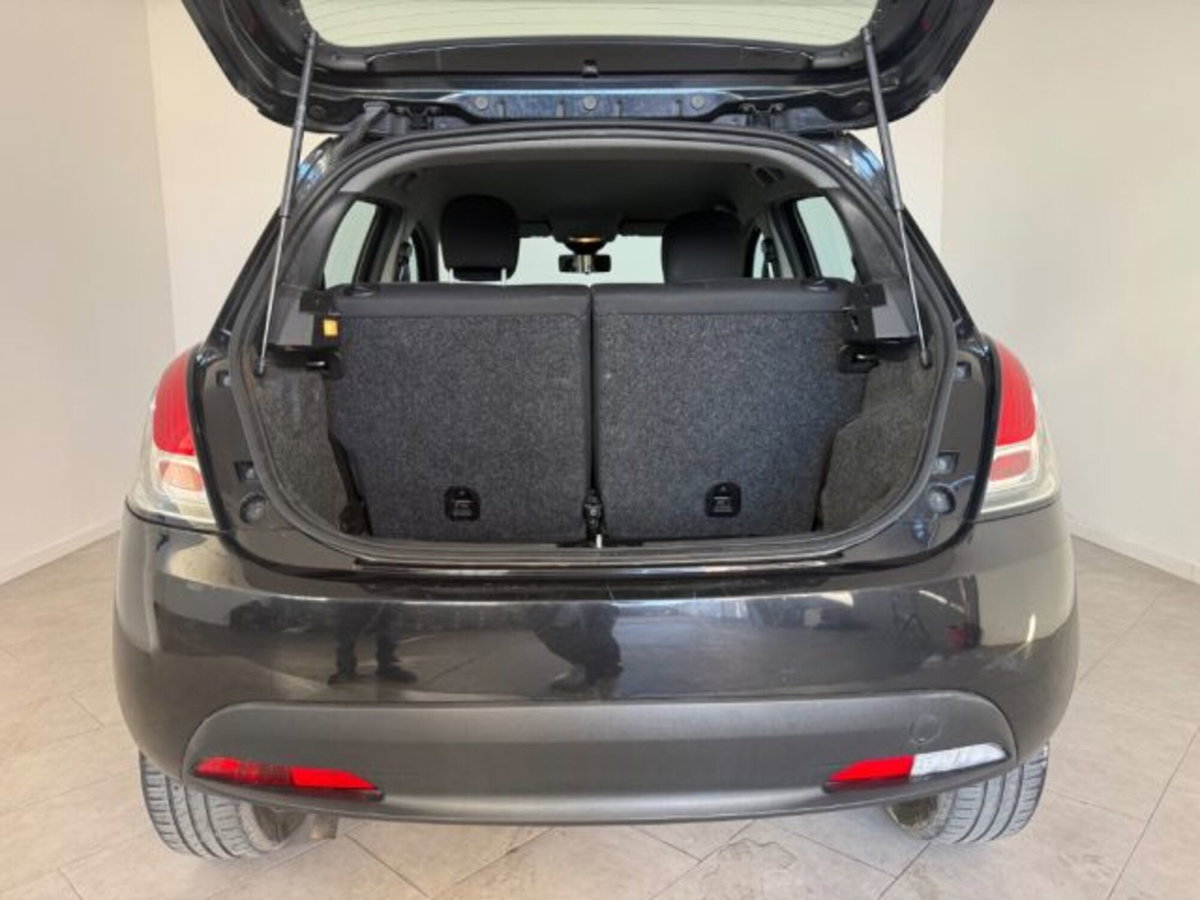 Lancia Ypsilon 1.0 FireFly 5 porte S&S Hybrid Ecochic A. Ferretti (12)