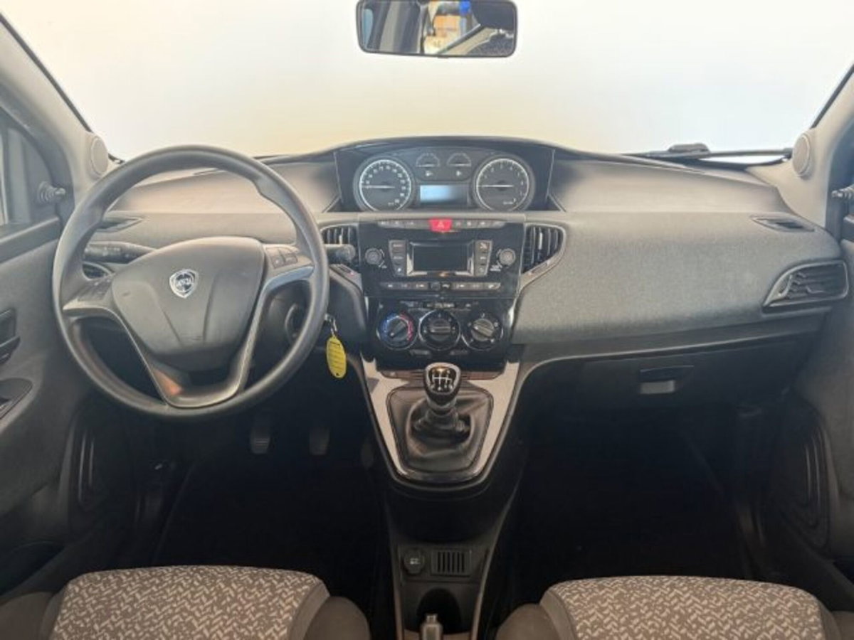 Lancia Ypsilon 1.0 FireFly 5 porte S&S Hybrid Ecochic A. Ferretti (15)