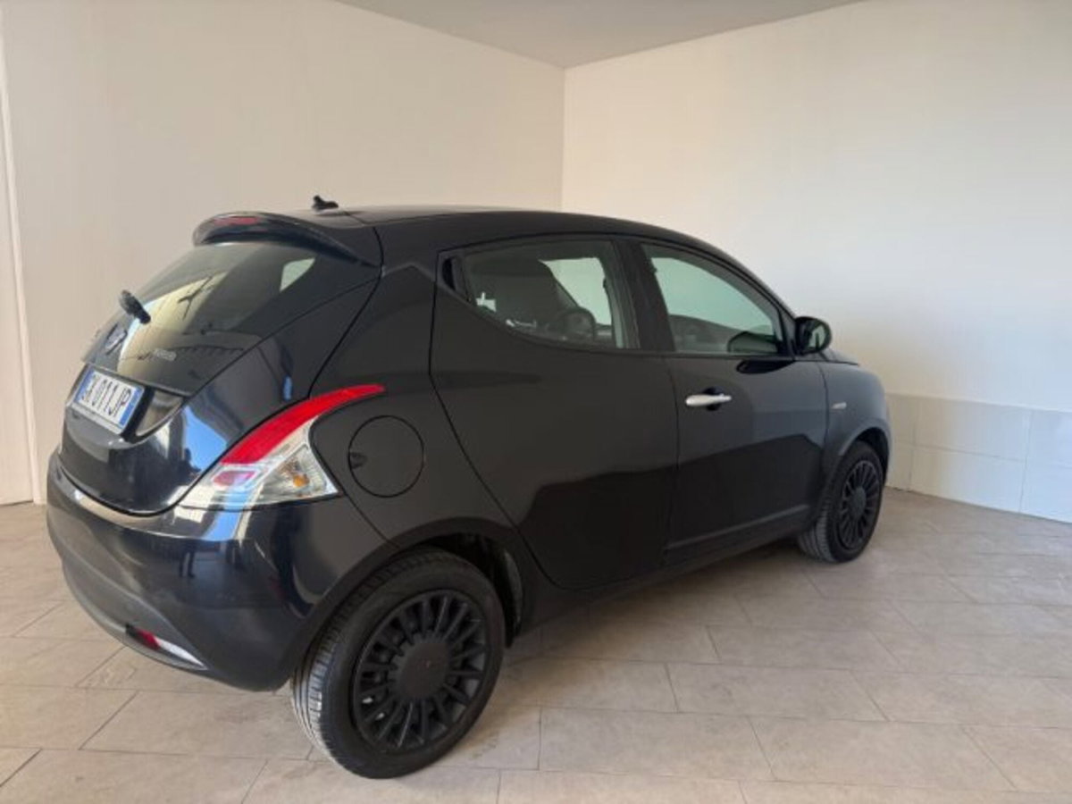 Lancia Ypsilon 1.0 FireFly 5 porte S&S Hybrid Ecochic A. Ferretti (2)