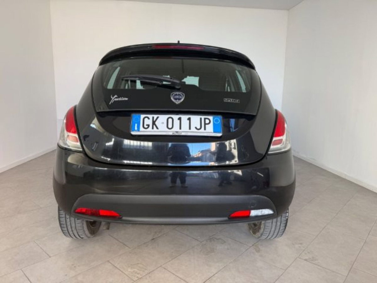 Lancia Ypsilon 1.0 FireFly 5 porte S&S Hybrid Ecochic A. Ferretti (4)