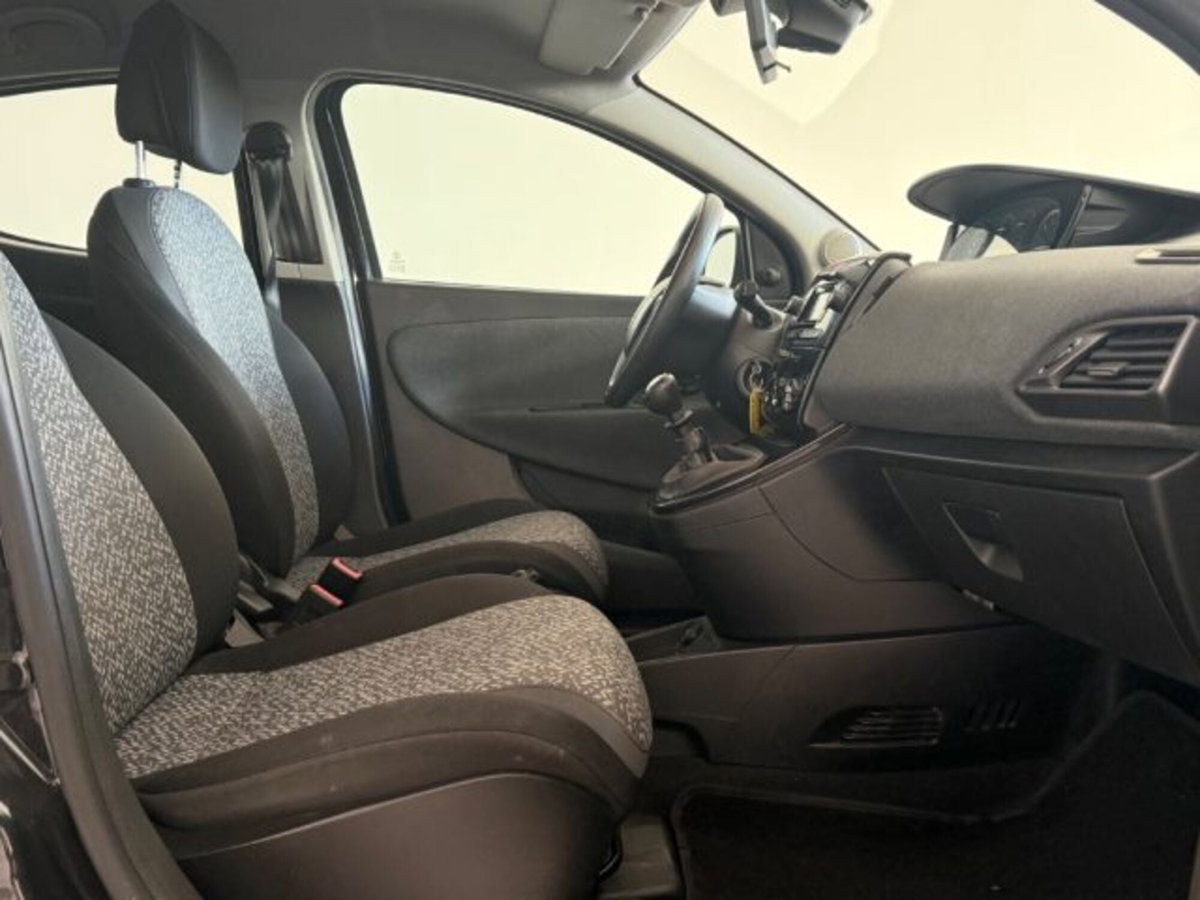 Lancia Ypsilon 1.0 FireFly 5 porte S&S Hybrid Ecochic A. Ferretti (6)