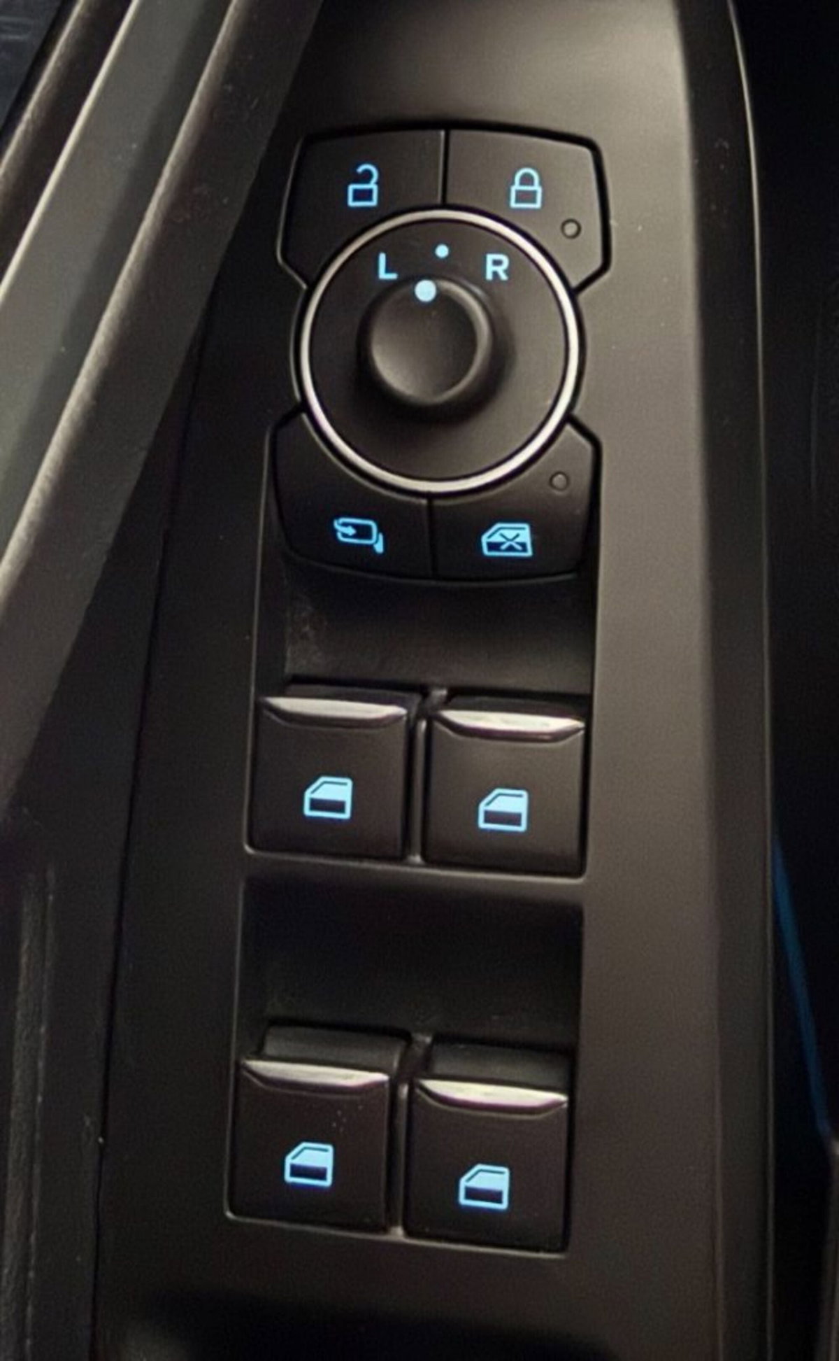 Ford Focus 1.0 EcoBoost Hybrid 125 CV Powershift 5p. Active X (18)