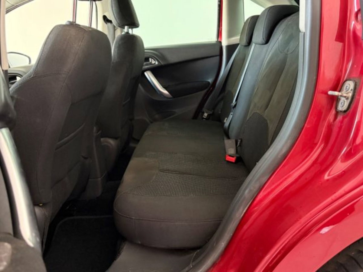 Citroen C3 1.6 e-HDi 90 airdream Exclusive (16)