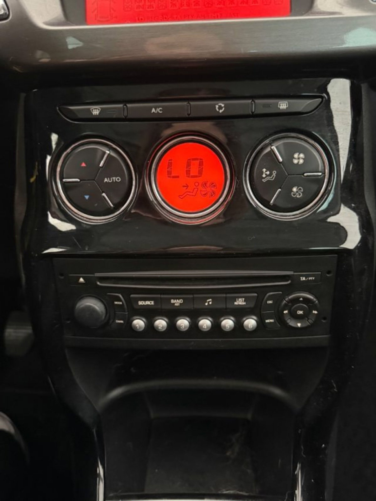 Citroen C3 1.6 e-HDi 90 airdream Exclusive (19)